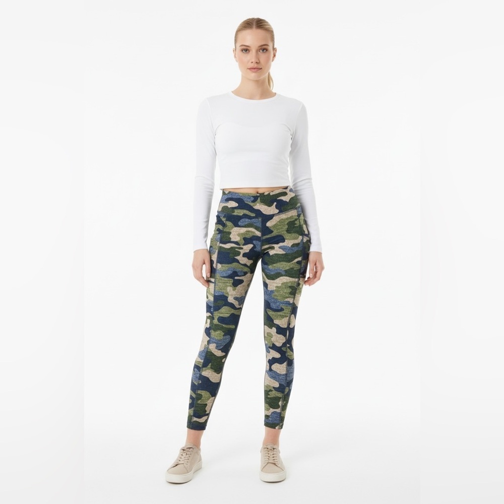 Live Well Camo High Rise Performance Leggings Size Medium